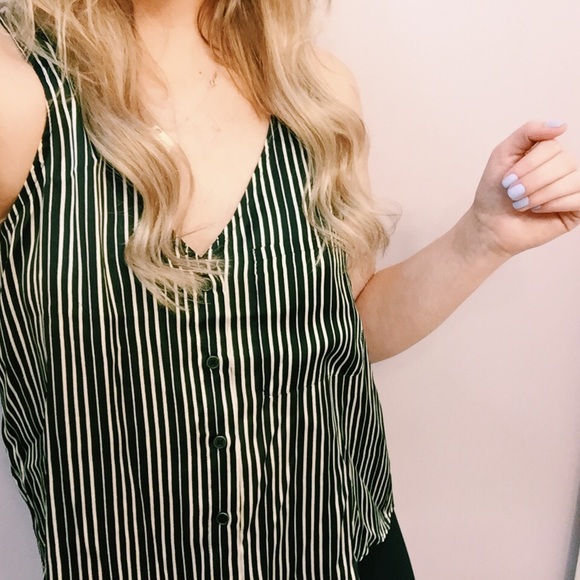 Silky black and creamy top! - Picture 4 of 4